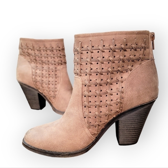 Fergalicious Worthy Ankle Boots Size 7.5 Booties Heels Woven Faux Leather - Picture 15 of 15